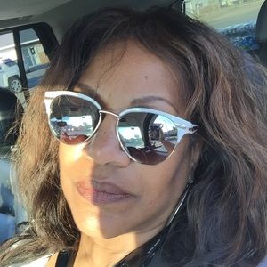 Meet your Posher, Desiree